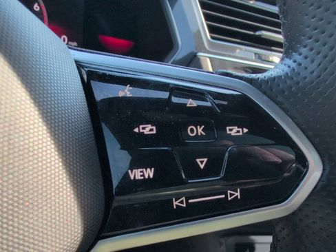 Used 2022 Volkswagen Tiguan SE R-Line image 36