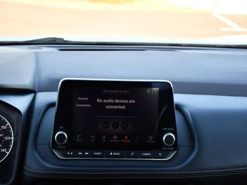 Used 2023 Nissan Rogue SV image 23