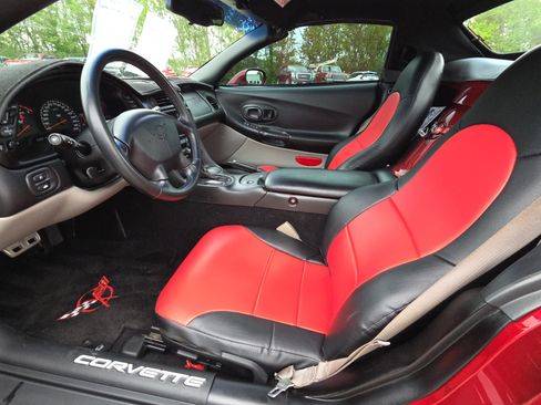 Used 2000 Chevrolet Corvette Convertible w/ Performance Handling Pkg image 15