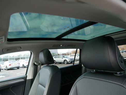 Certified 2022 Volkswagen Tiguan SE image 29