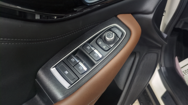 Certified 2025 Subaru Outback Touring AWD/4WD image 30