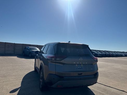 Certified 2023 Nissan Rogue SV FWD image 17