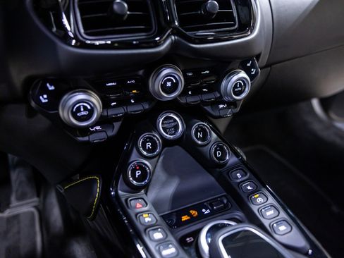 Used 2022 Aston Martin V8 Vantage Coupe RWD image 47