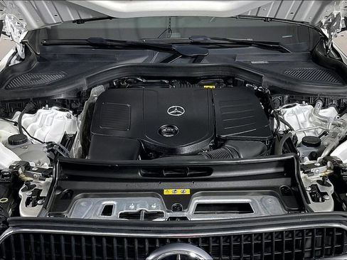 Used 2024 Mercedes-Benz GLC 300 image 12