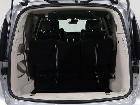 Used 2024 Chrysler Pacifica Touring-L image 21