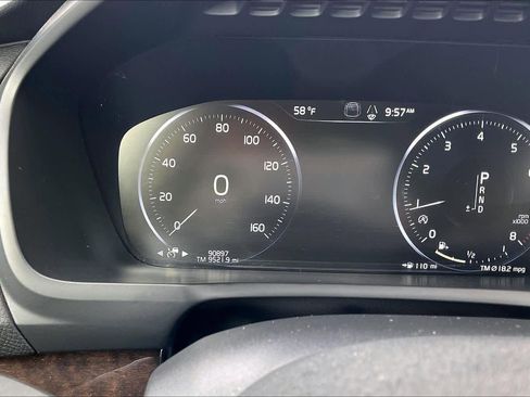 Used 2018 Volvo XC90 T6 Momentum w/ Convenience Package image 23