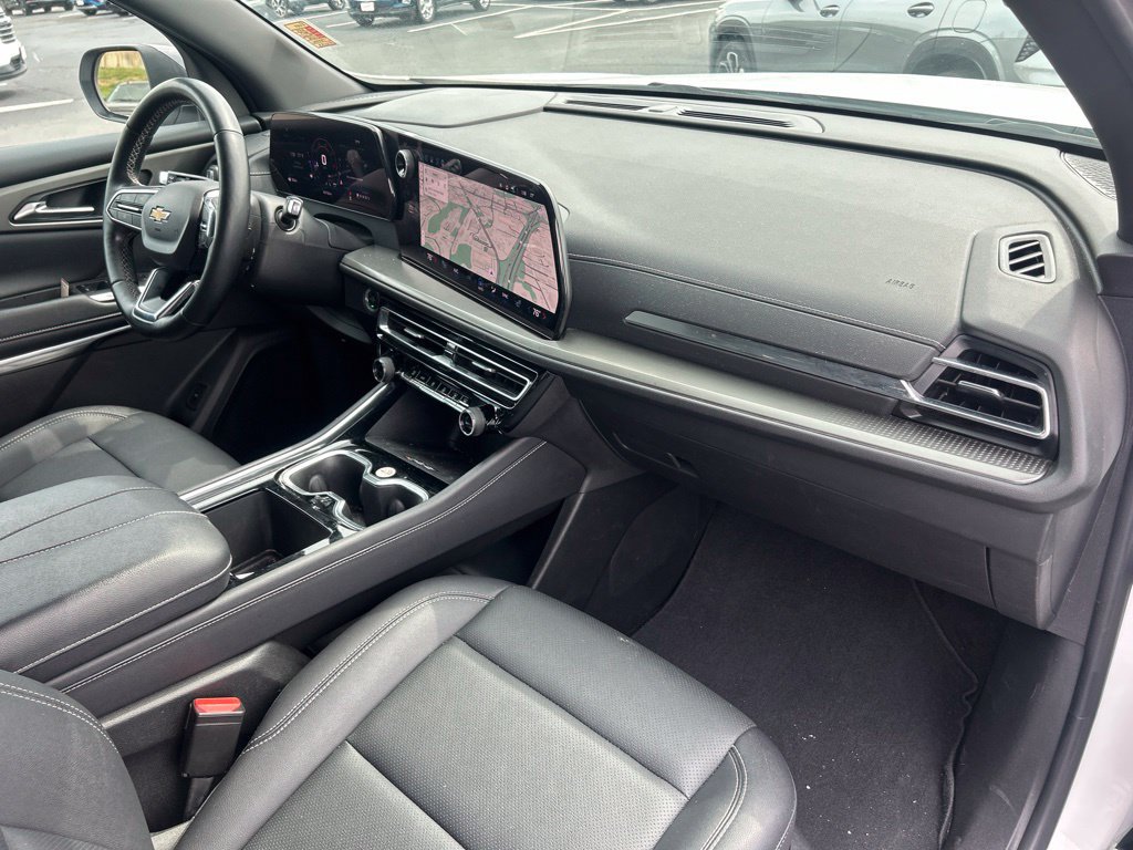 Used 2025 Chevrolet Traverse LT FWD image 38