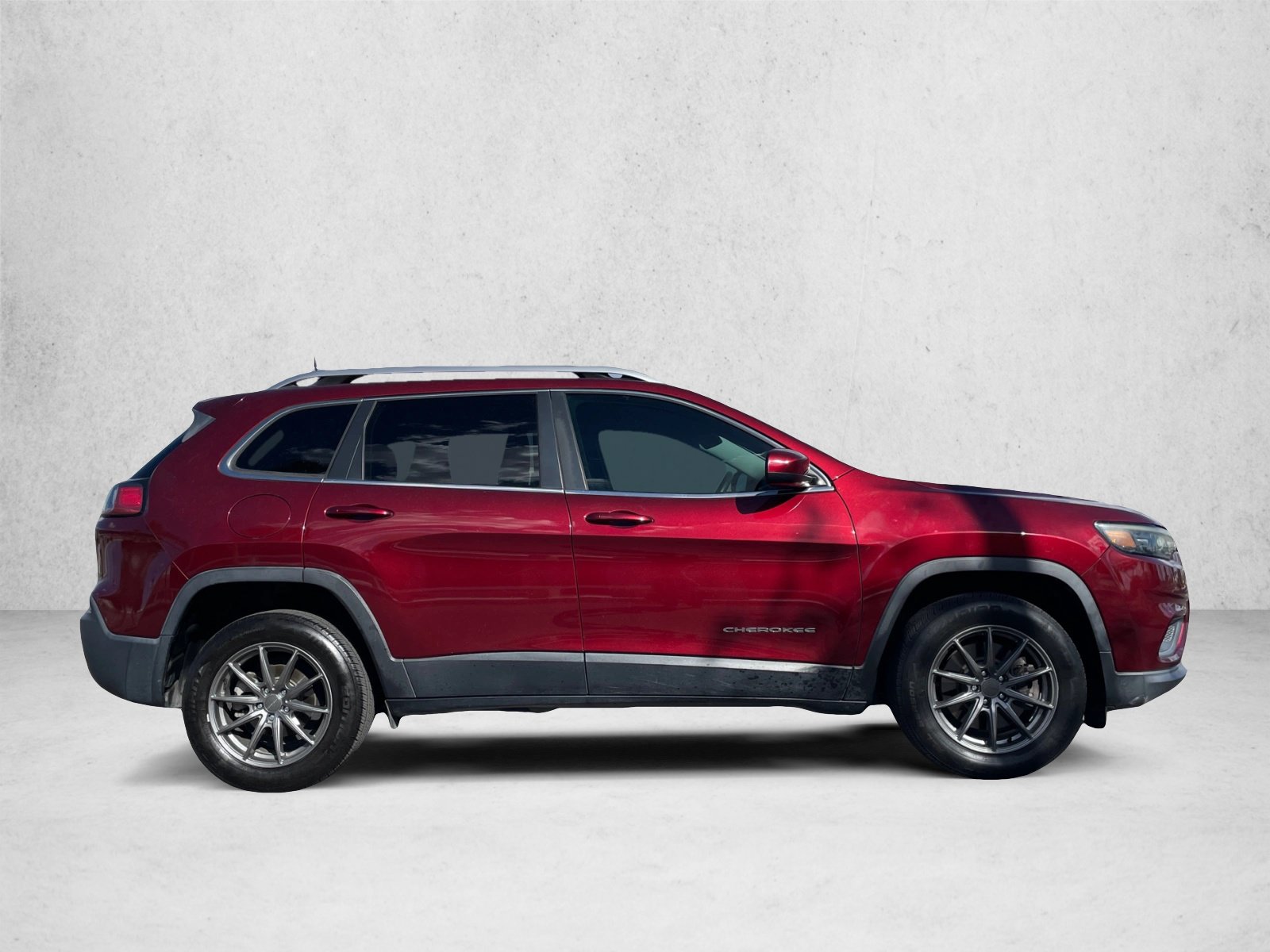 Used 2019 Jeep Cherokee Latitude w/ Popular Appearance Group FWD image 4