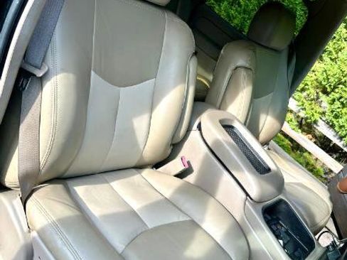 Used 2004 GMC Sierra 2500 SLT w/ Heavy-Duty Power Package image 8