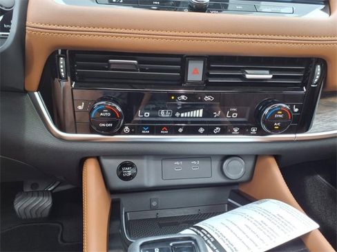 New 2025 Nissan Rogue Platinum w/ Tech Package image 15