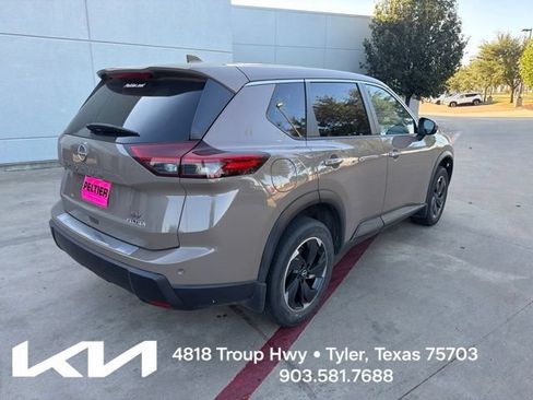 Used 2024 Nissan Rogue SV FWD image 10