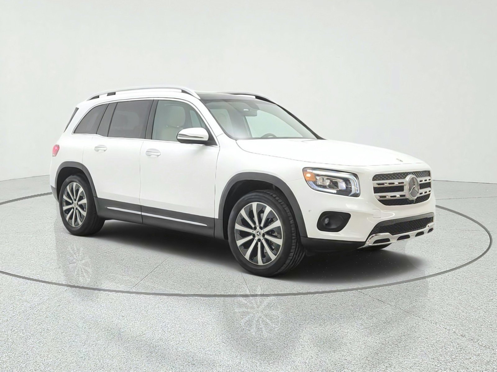 Used 2023 Mercedes-Benz GLB 250 image 3