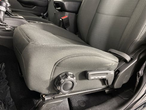 Used 2022 Jeep Wrangler Unlimited Sport image 17