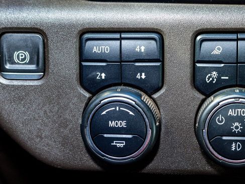 Used 2022 Chevrolet Silverado 1500 LT Trail Boss w/ LT Trail Boss Premium Package image 15