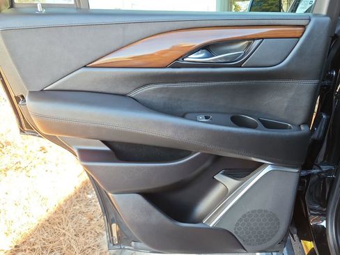 Used 2020 Cadillac Escalade Premium Luxury image 35