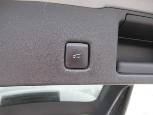 Used 2022 Ford Escape SE w/ SE Sport Appearance Package AWD/4WD image 20