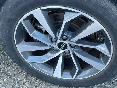 Used 2021 Audi Q5 Premium w/ Convenience Package image 18