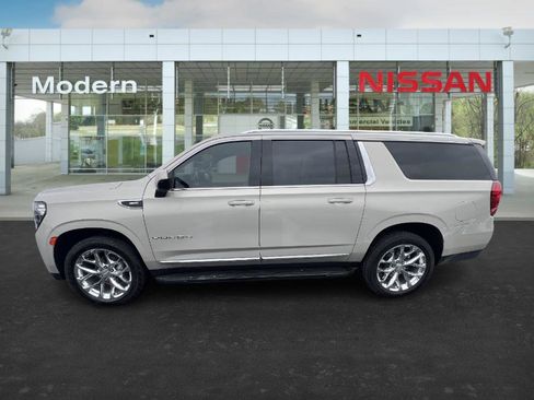 Used 2021 GMC Yukon XL SLT w/ Rear Media and Nav Package image 2