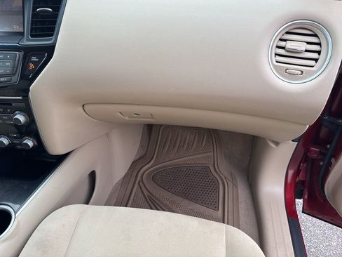 Used 2015 Nissan Pathfinder SV image 36