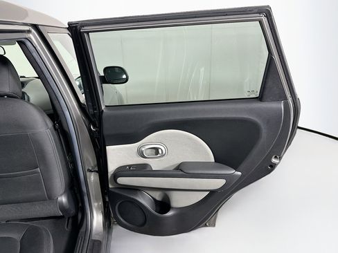 Used 2017 Kia Soul + image 27