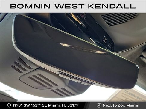 Used 2020 Volvo XC40 T4 Momentum w/ Protection Package Premier image 25