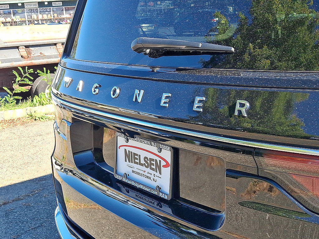 Used 2025 Jeep Wagoneer Series II AWD/4WD image 30