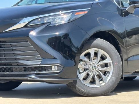 New 2026 Toyota Sienna XLE image 6