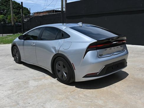 Used 2024 Toyota Prius Limited FWD image 4
