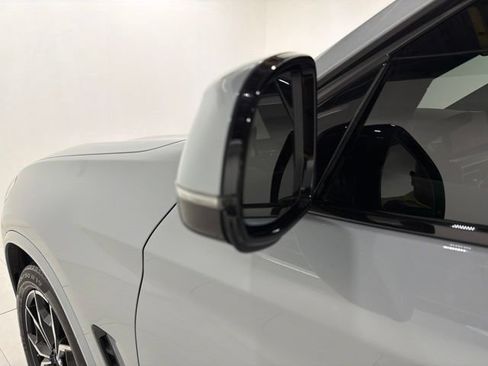 Certified 2024 BMW X4 xDrive30i w/ Premium Package AWD/4WD image 9