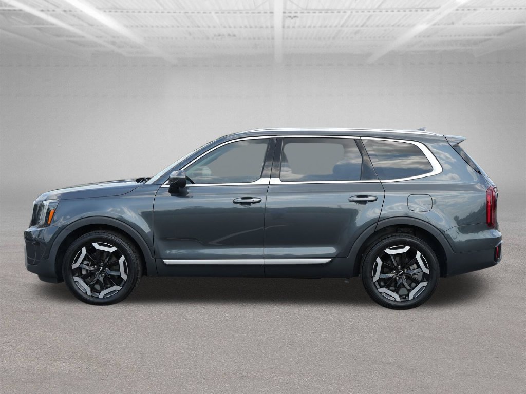 Used 2023 Kia Telluride S FWD image 4