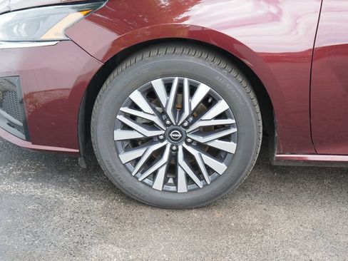 Used 2024 Nissan Altima 2.5 SV FWD image 6