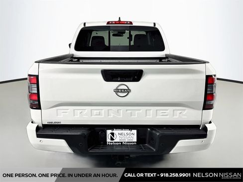 Used 2025 Nissan Frontier SV w/ SV Convenience Package RWD image 6