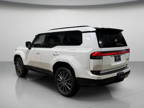 Used 2024 Lexus GX 550 w/ Cold Area Package image 6