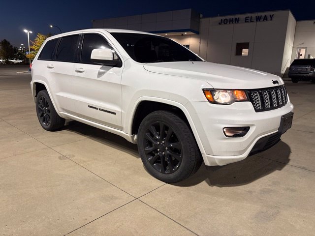 Used 2018 Jeep Grand Cherokee Altitude AWD/4WD image 3