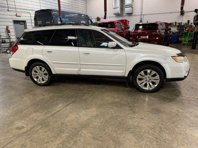 Used 2009 Subaru Outback 2.5i Limited AWD/4WD image 6