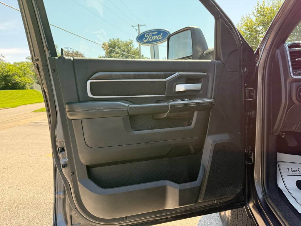 Used 2024 RAM 3500 Big Horn AWD/4WD image 18