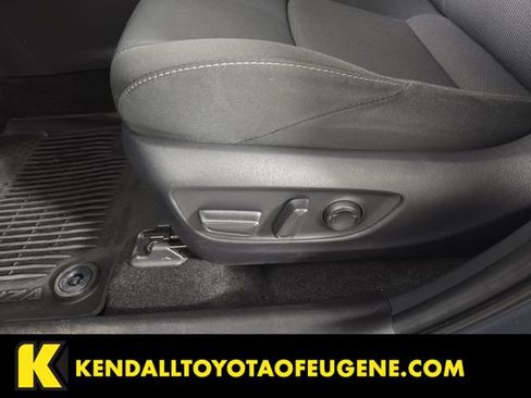 Used 2024 Toyota Venza LE AWD/4WD image 23