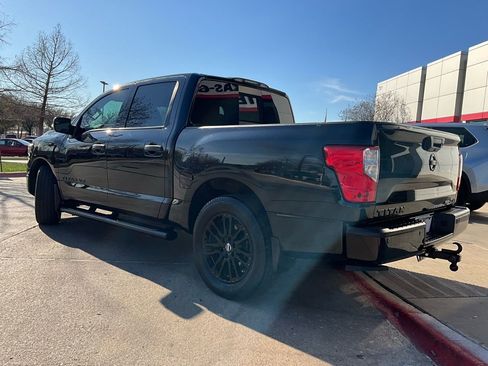 Used 2019 Nissan Titan SV w/ SV Convenience Package image 8