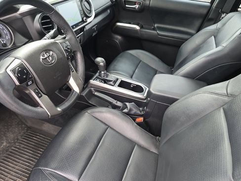 Used 2023 Toyota Tacoma Limited image 9