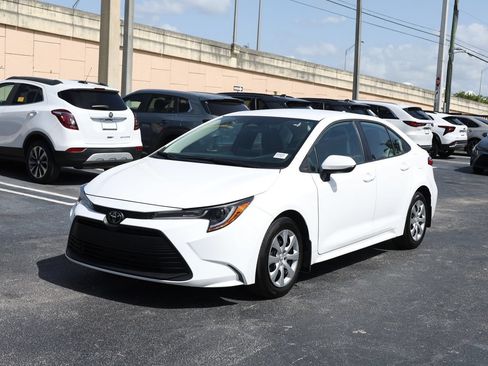 Used 2025 Toyota Corolla LE FWD image 1