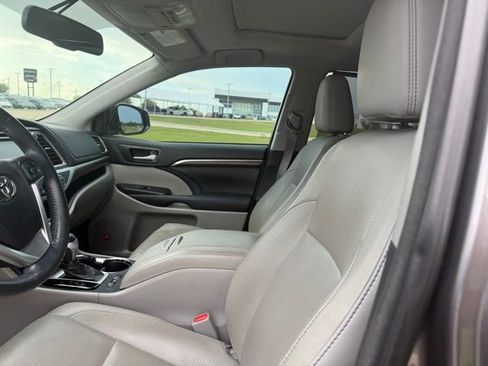Used 2015 Toyota Highlander Limited FWD image 10