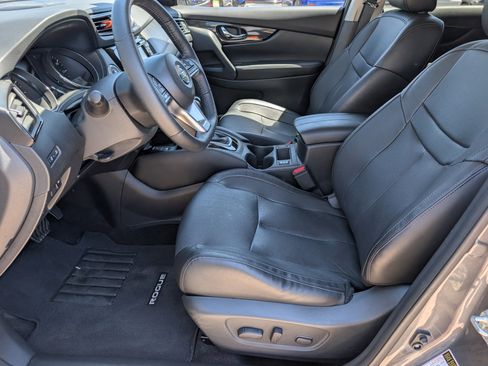 Used 2019 Nissan Rogue SL w/ Premium Package AWD/4WD image 9