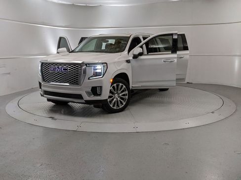 Used 2021 GMC Yukon XL Denali w/ LPO, Illumination Package image 12