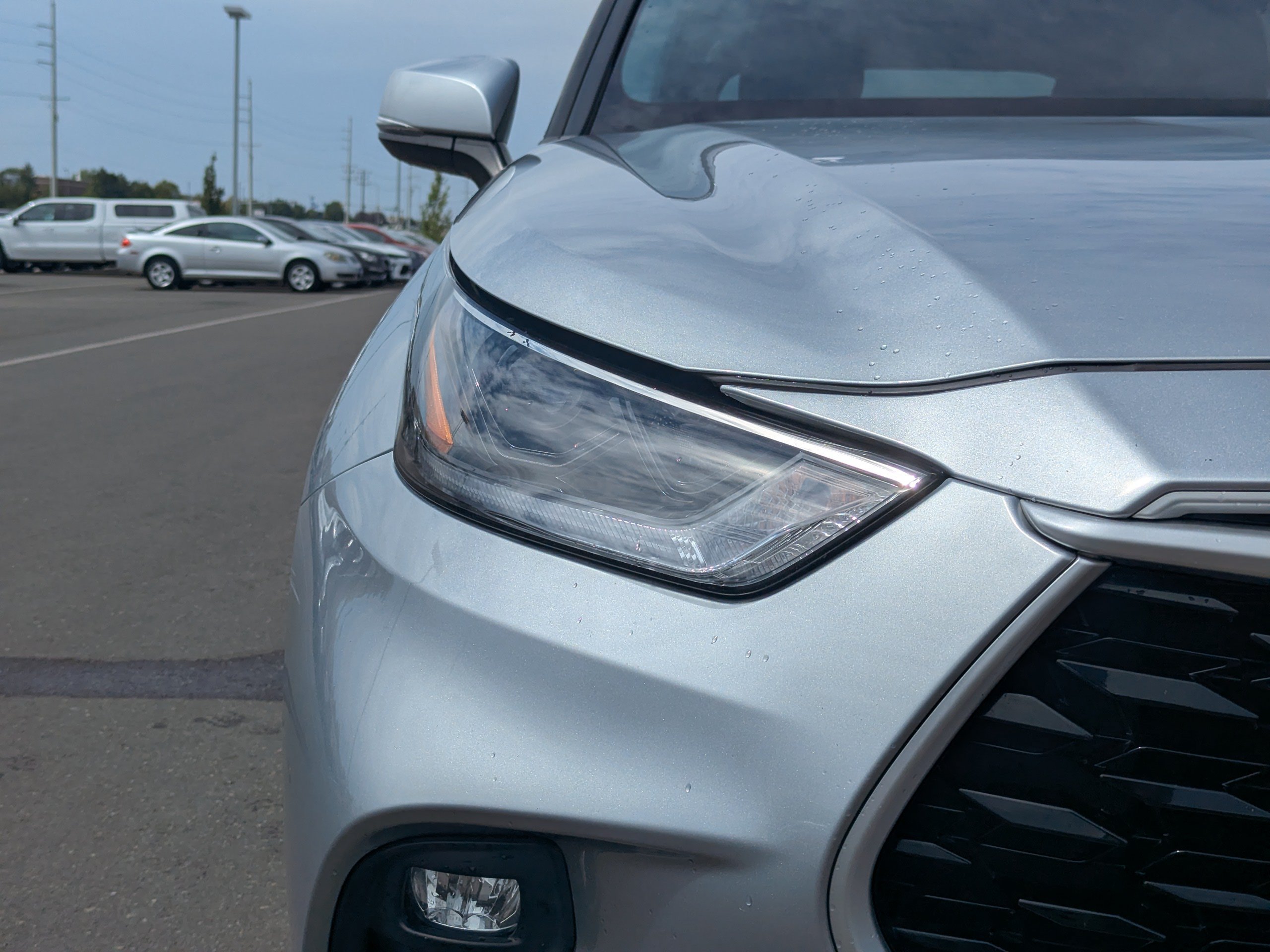 Used 2021 Toyota Highlander XLE AWD/4WD image 42