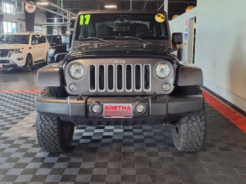 Used 2017 Jeep Wrangler Sahara w/ Connectivity Group AWD/4WD image 3
