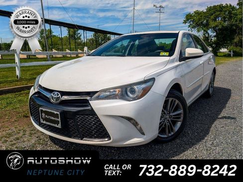 Used 2017 Toyota Camry SE w/ Moonroof Package FWD image 1