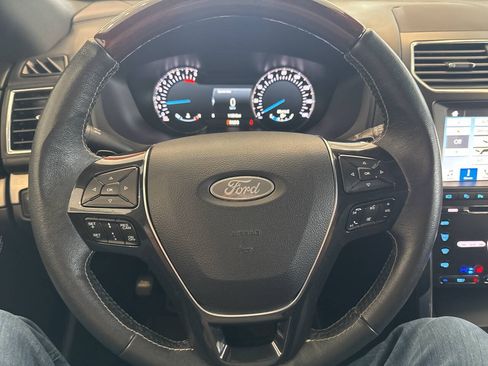 Used 2018 Ford Explorer Platinum AWD/4WD image 18