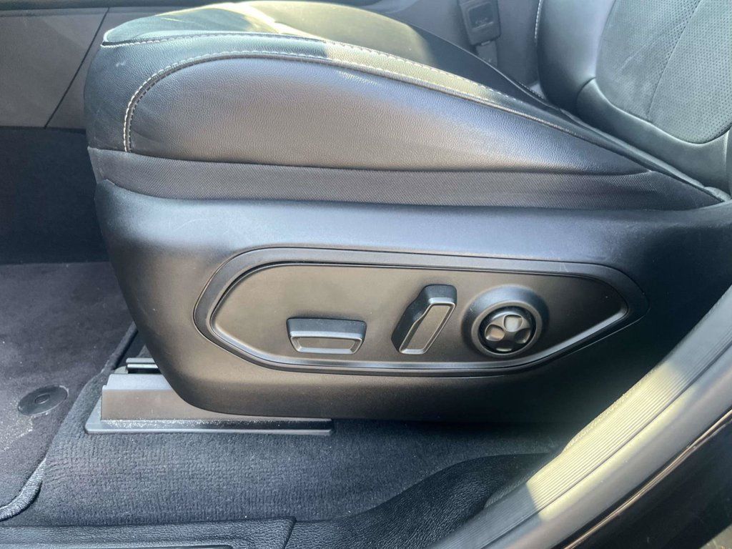 Used 2025 Jeep Grand Cherokee Altitude AWD/4WD image 16