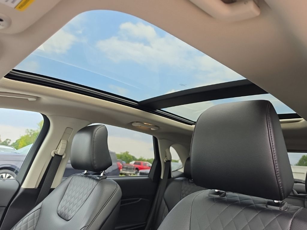 Used 2024 Ford Edge Titanium w/ Equipment Group 301A AWD/4WD image 21