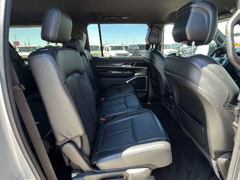 Used 2024 Jeep Wagoneer L Series II w/ Flexible Seating Group image 29